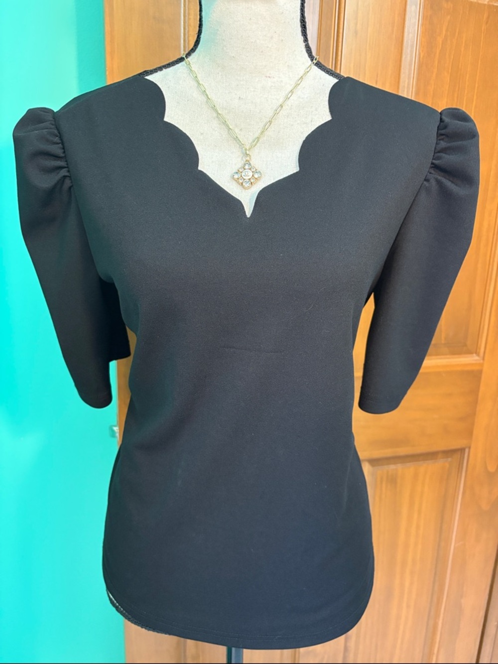 SHEIN Black Scalloped Neck Puff Sleeve Top